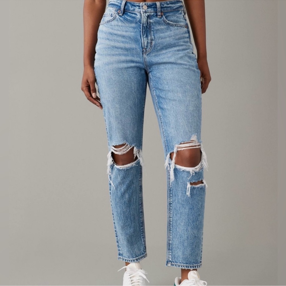 AMERICAN EAGLE Strigid Mom Jeans size 4 high rise